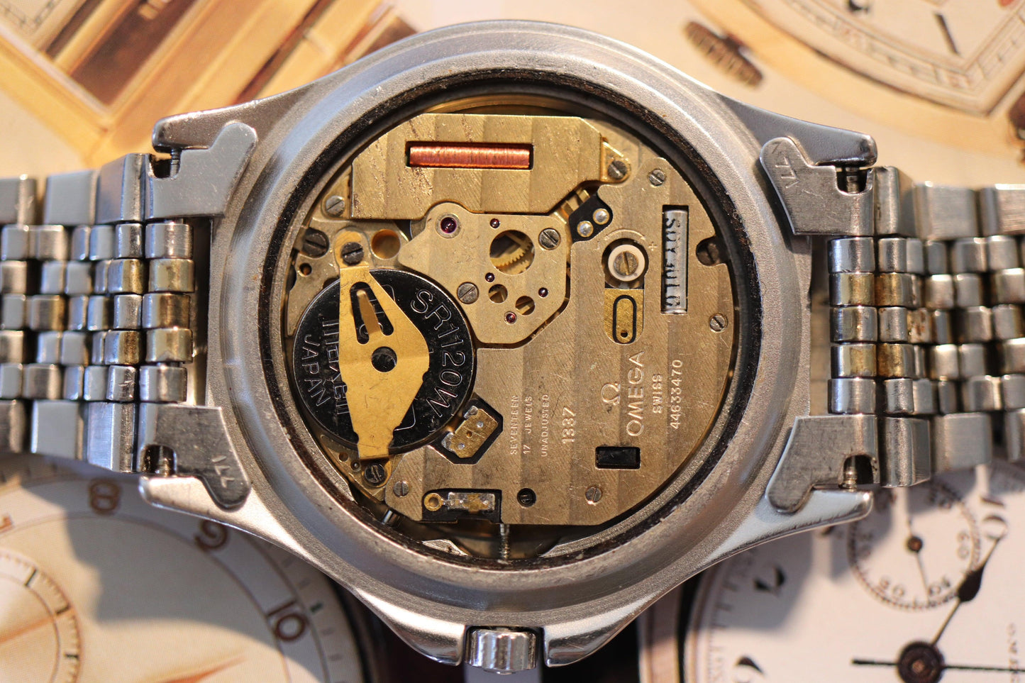 Very rare 2 tones Omega Seamaster 1337 - www.watchvault.ca